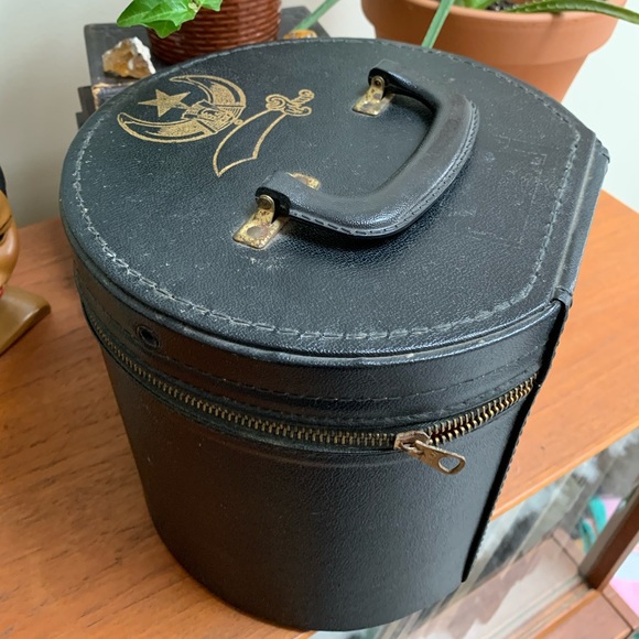 50% off! Vintage hat box